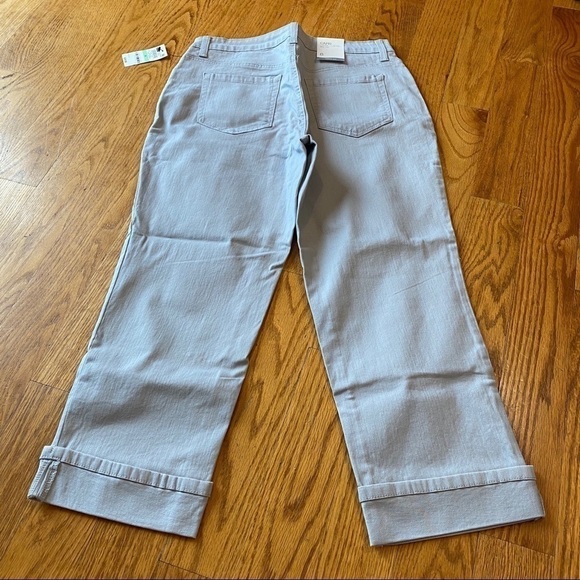 NWT woman’s mid rise curvy fit capri size 8 - Picture 2 of 7